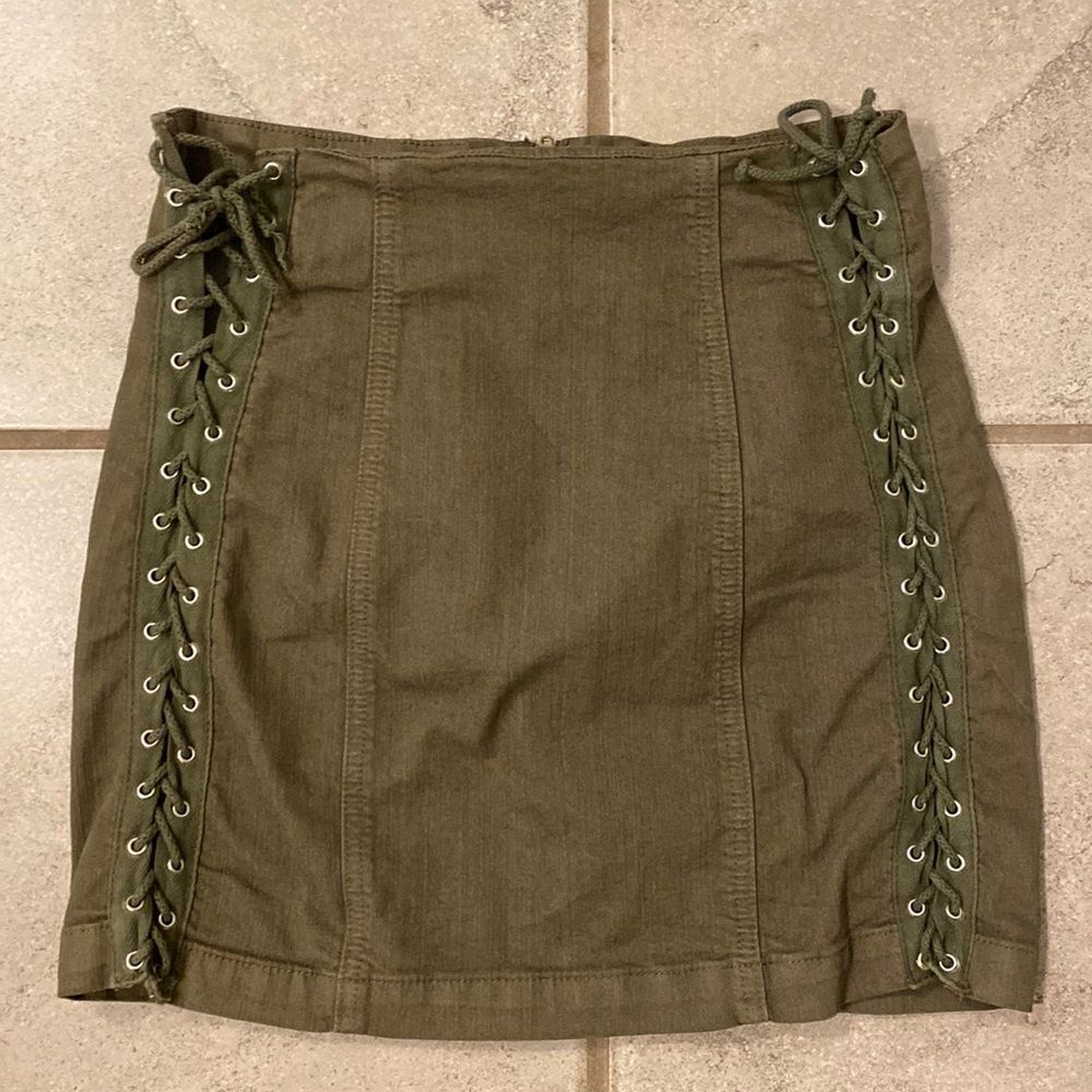 Carmar Women’s 27 Lace Up Skirt Forest Green Back Zipper